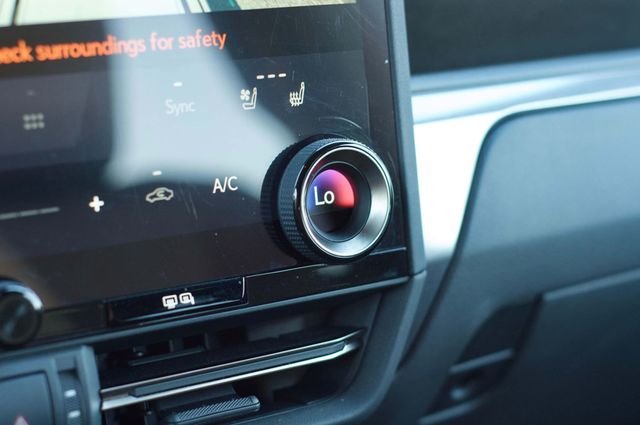 2024 Lexus GX Heated&Cooled Seats/Heads Up Display/Blind Spot/Lane Keep Assist - 22969742 - 27