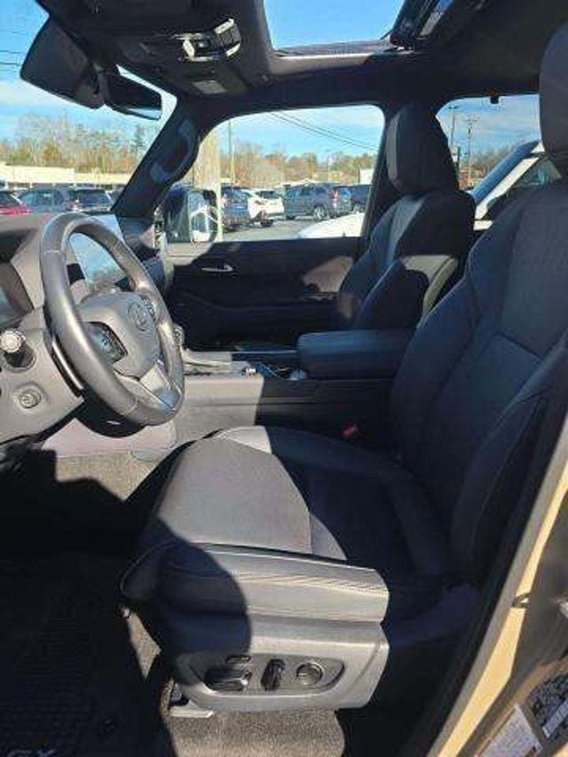 2024 Lexus GX Heated&Cooled Seats/Heads Up Display/Blind Spot/Lane Keep Assist - 22969742 - 4