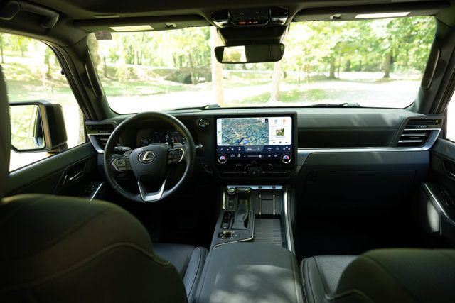 2024 Lexus GX Luxury/2ndRowCaptains/Heated&CooledSeats/HeadsUpDisplay/NAV - 23068561 - 17
