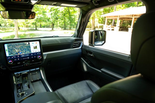 2024 Lexus GX Luxury/2ndRowCaptains/Heated&CooledSeats/HeadsUpDisplay/NAV - 23068561 - 18
