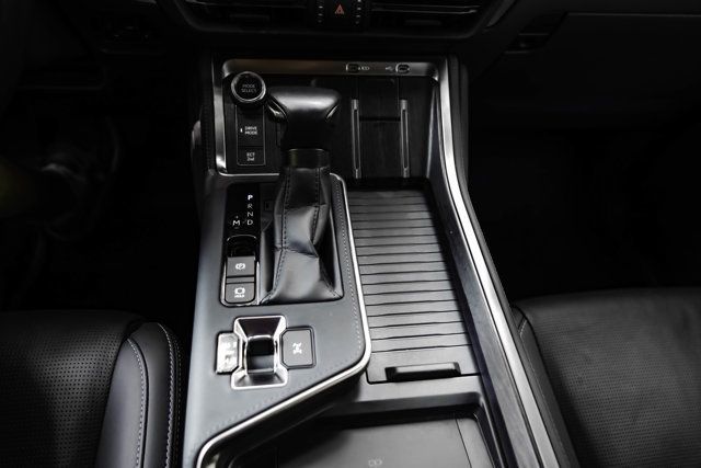 2024 Lexus GX Luxury/2ndRowCaptains/Heated&CooledSeats/HeadsUpDisplay/NAV - 23068561 - 33