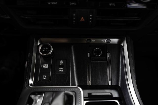 2024 Lexus GX Luxury/2ndRowCaptains/Heated&CooledSeats/HeadsUpDisplay/NAV - 23068561 - 37