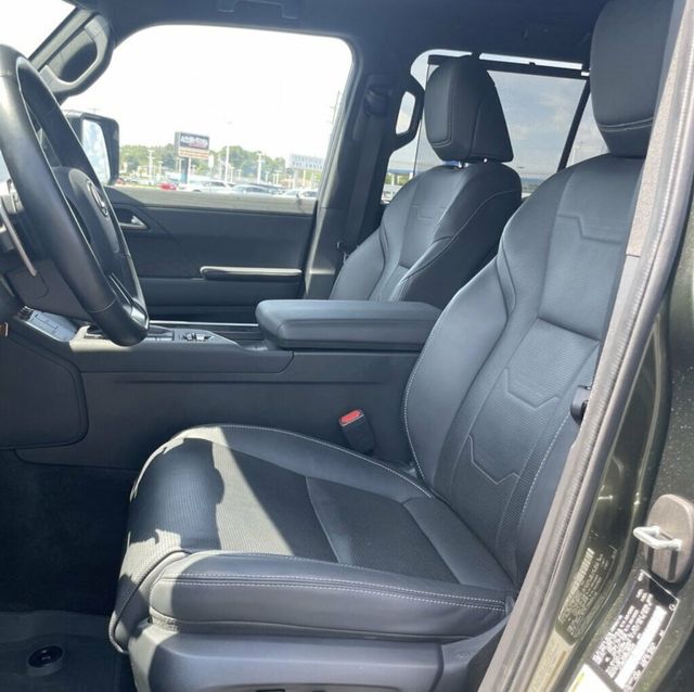 2024 Lexus GX Luxury+/HeadsUpDisplay/Heated&CooledSeats/TrafficJamAssist/NAV - 23072938 - 4