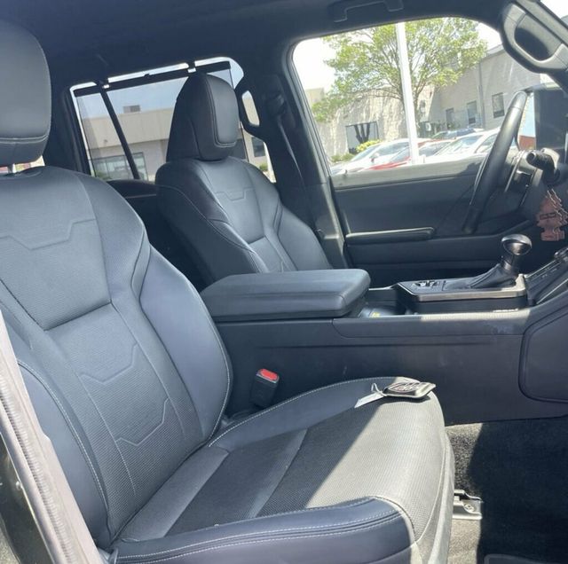 2024 Lexus GX Luxury+/HeadsUpDisplay/Heated&CooledSeats/TrafficJamAssist/NAV - 23072938 - 5