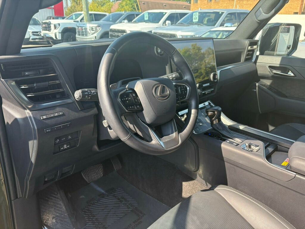 2024 Lexus GX photo 12