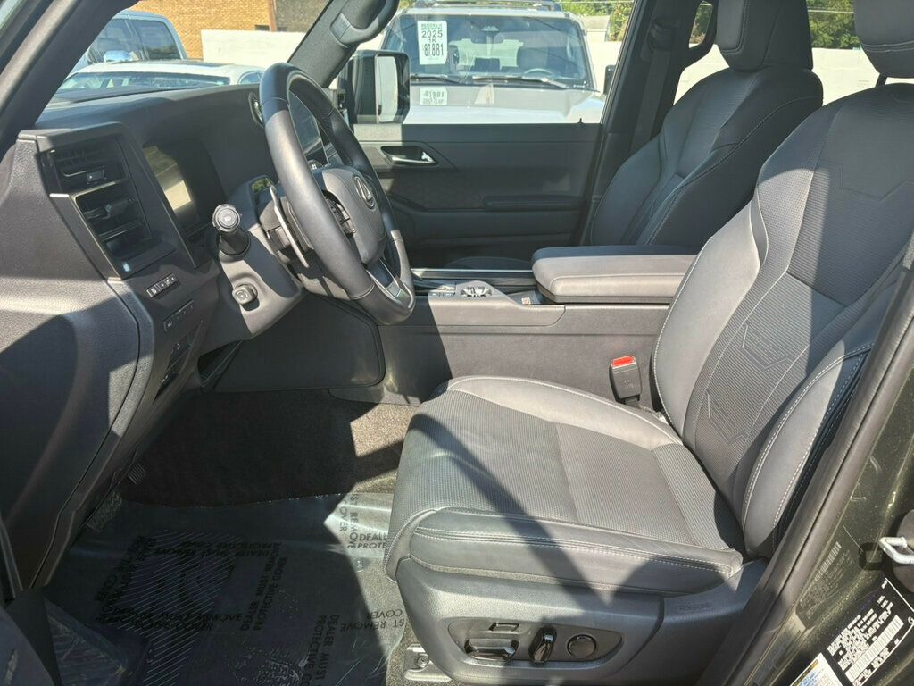 2024 Lexus GX photo 13