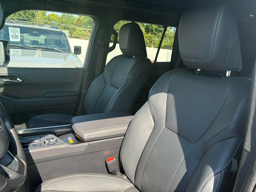 2024 Lexus GX photo 14