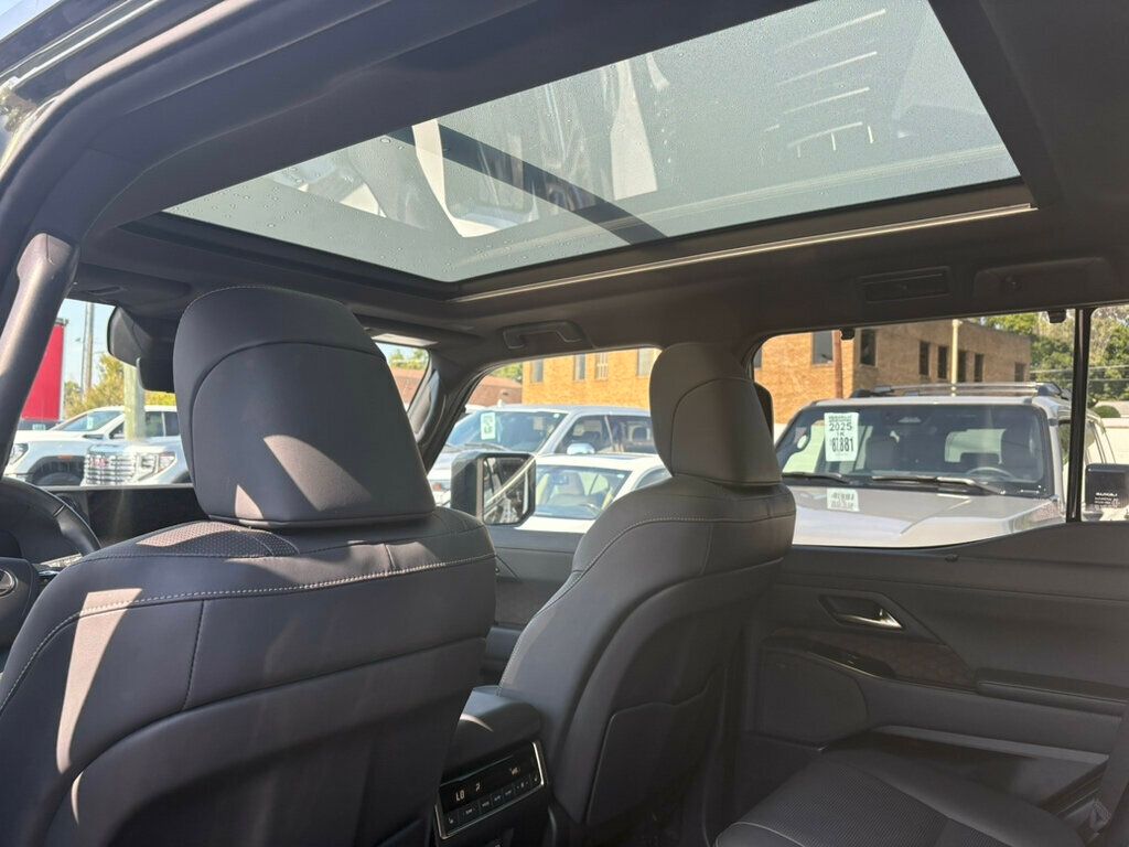 2024 Lexus GX photo 17