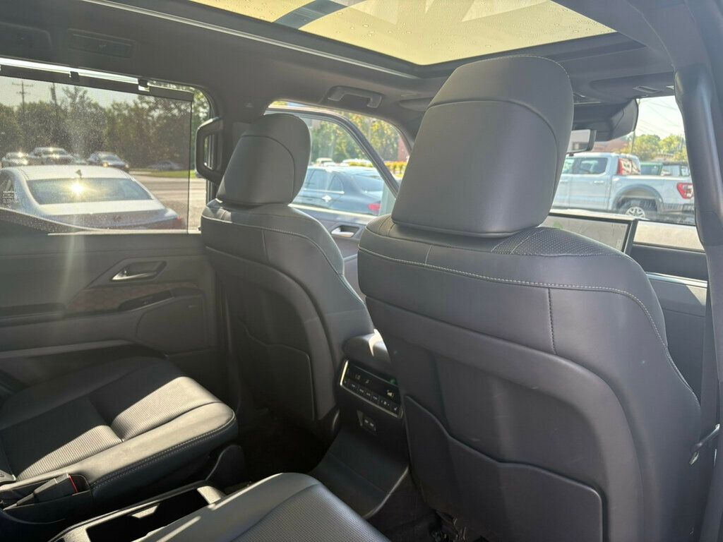 2024 Lexus GX photo 23