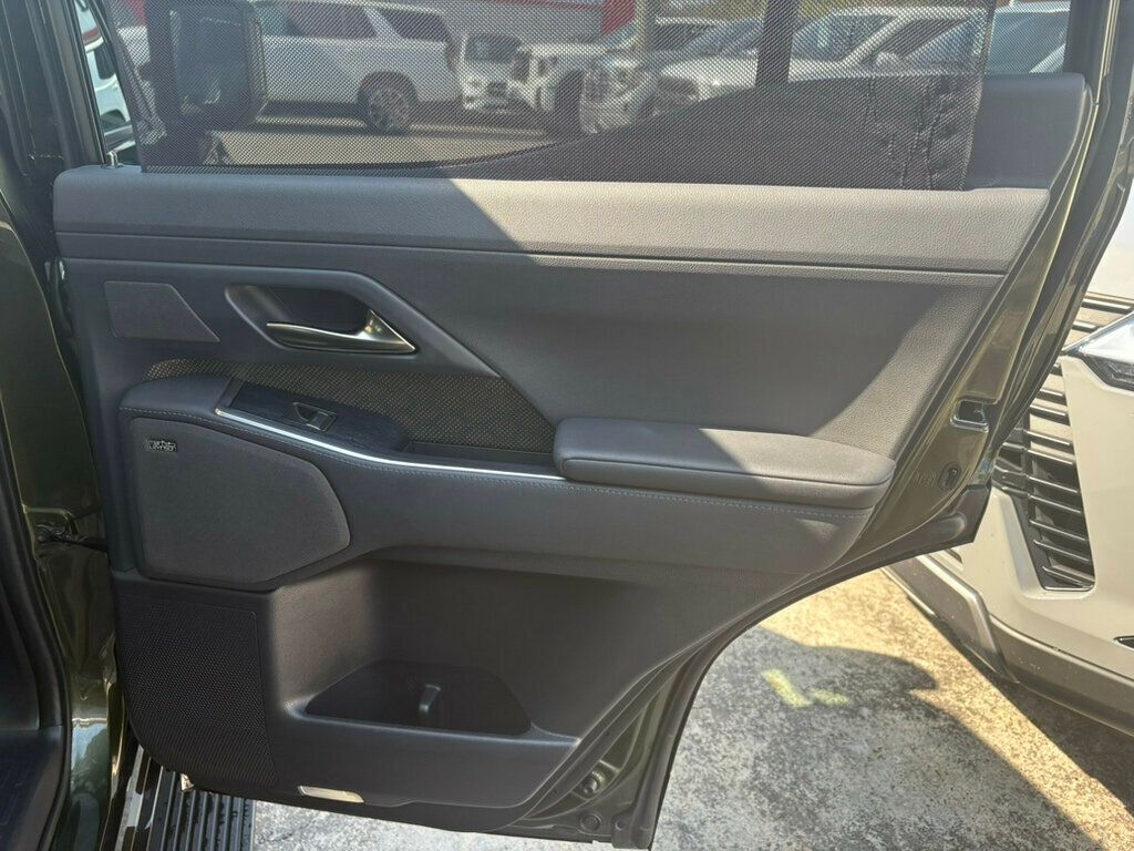 2024 Lexus GX photo 26