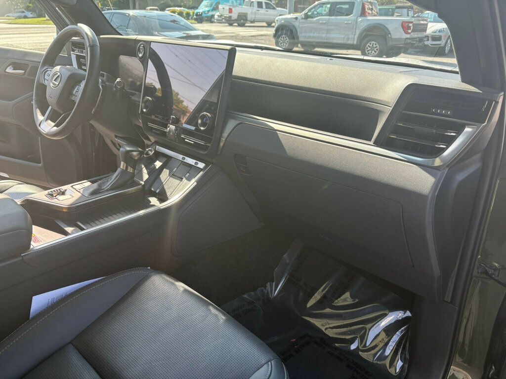 2024 Lexus GX photo 27