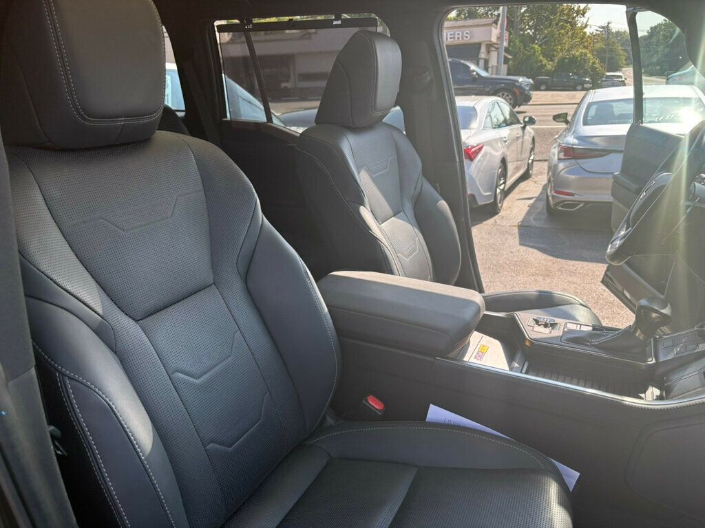 2024 Lexus GX photo 29