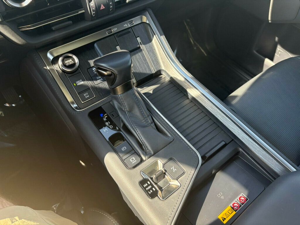 2024 Lexus GX photo 35
