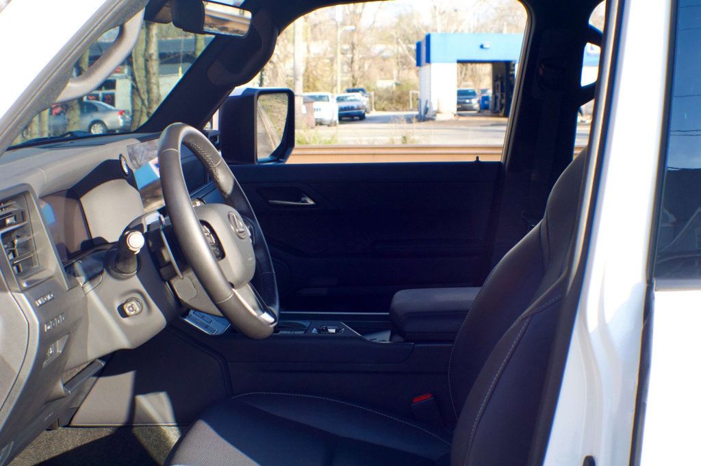 2024 Lexus GX Premium+/ColdAreaPkg/HeadsUpDisplay/TrafficJamAssist/NAV - 22972649 - 16