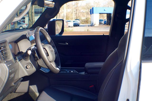 2024 Lexus GX Premium+/ColdAreaPkg/HeadsUpDisplay/TrafficJamAssist/NAV - 22972649 - 16