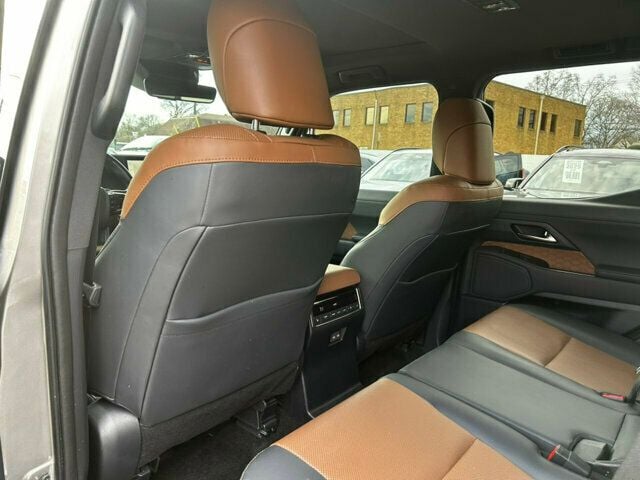 2024 Lexus GX Premium+/HeadsUpDisplay/ColdAreaPkg/TrafficJamAssist/NAV - 22972387 - 13