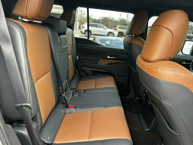 2024 Lexus GX Premium+/HeadsUpDisplay/ColdAreaPkg/TrafficJamAssist/NAV - 22972387 - 17