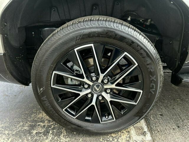 2024 Lexus GX Premium+/HeadsUpDisplay/ColdAreaPkg/TrafficJamAssist/NAV - 22972387 - 30