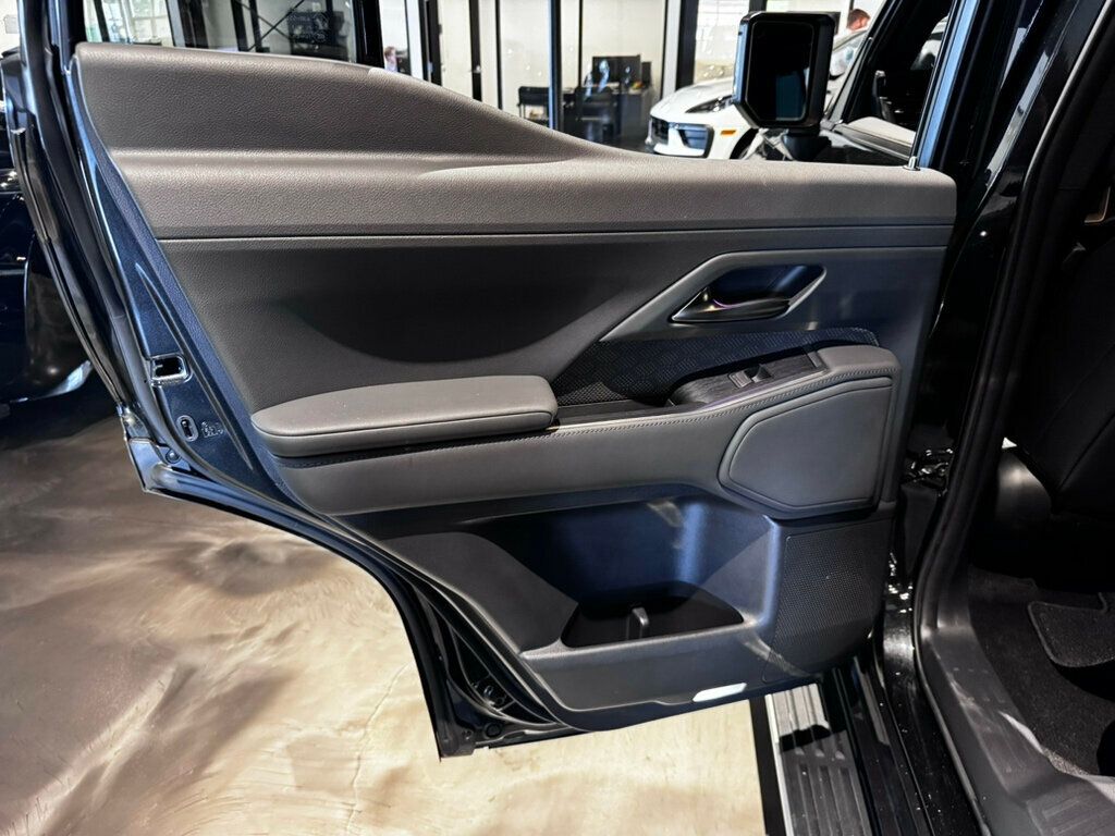 2024 Lexus GX Premium+/HeadUpDisplay/Htd&CldSeats/TrafficJamAssist/MoonRoof - 23020174 - 17