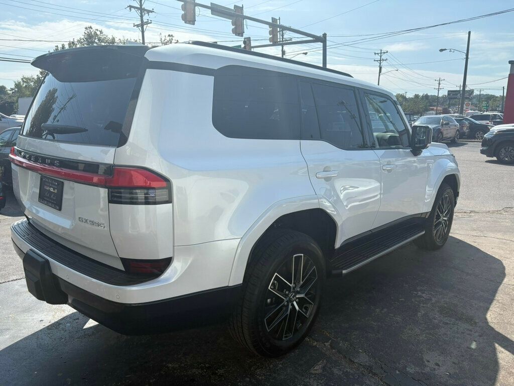 2024 Lexus GX Premium photo 3