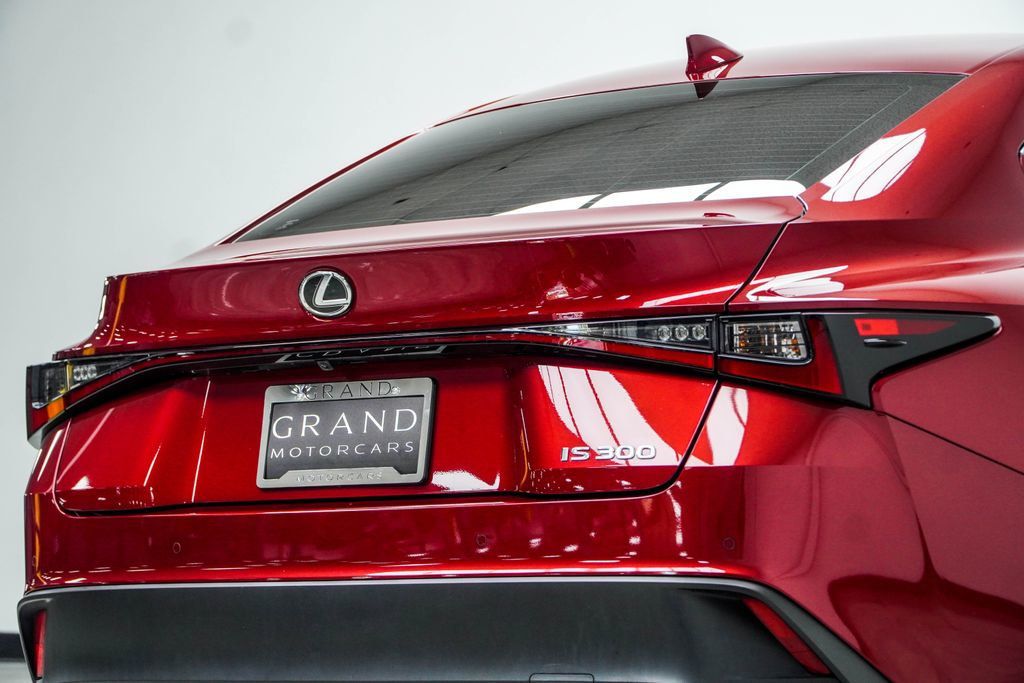 Lexus IS photo 14