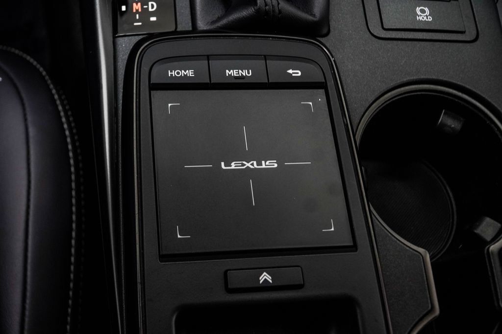Lexus IS photo 17