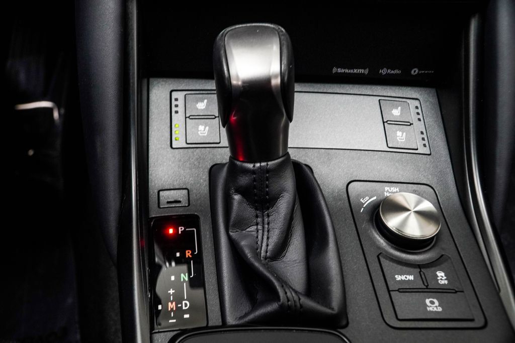 Lexus IS photo 18
