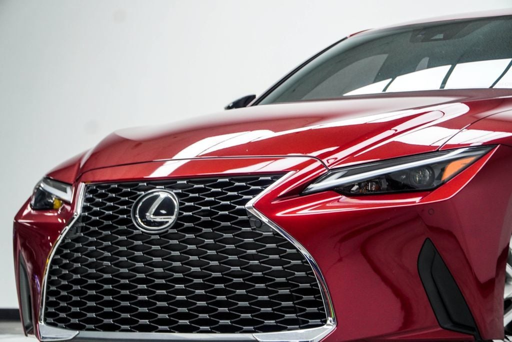 Lexus IS photo 2