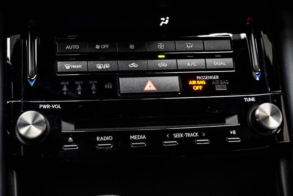 Lexus IS photo 20