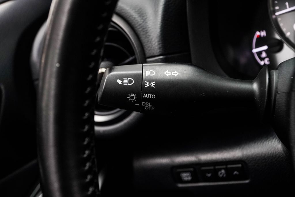 Lexus IS photo 29