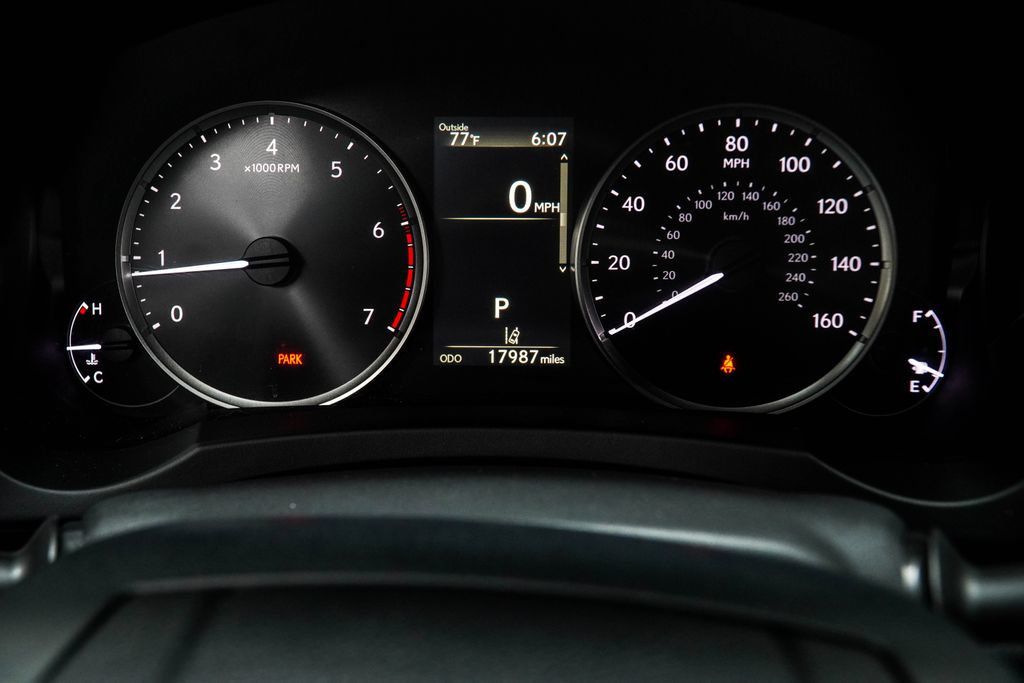 Lexus IS photo 30