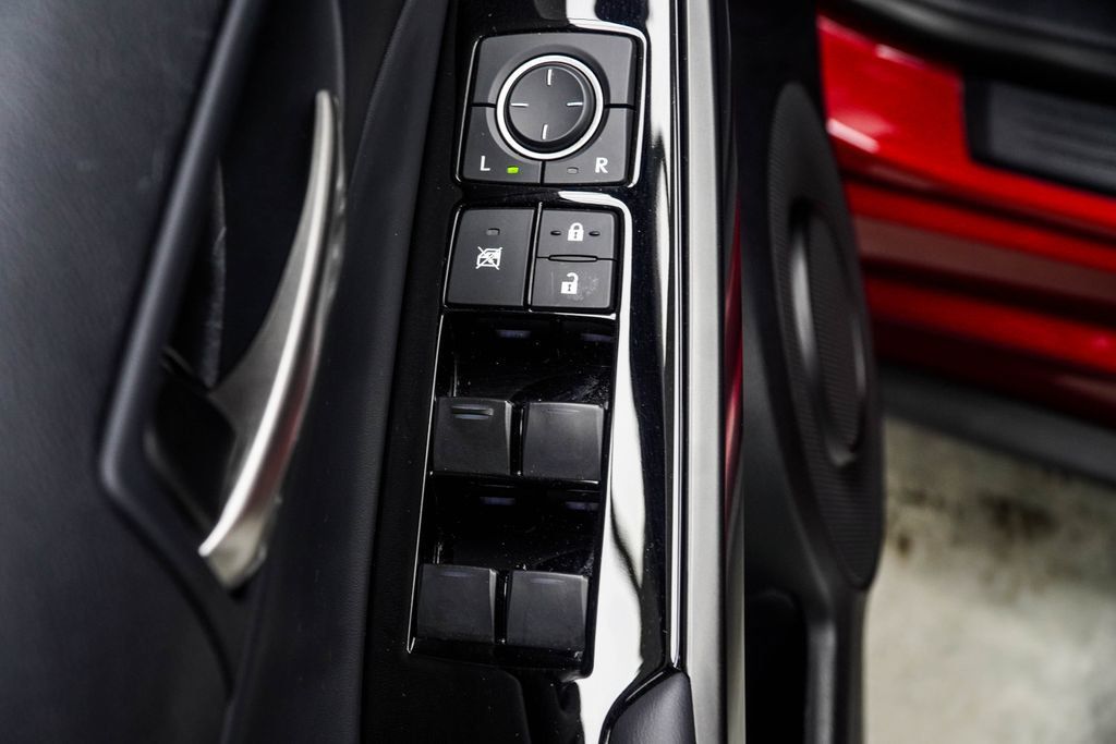 Lexus IS photo 32