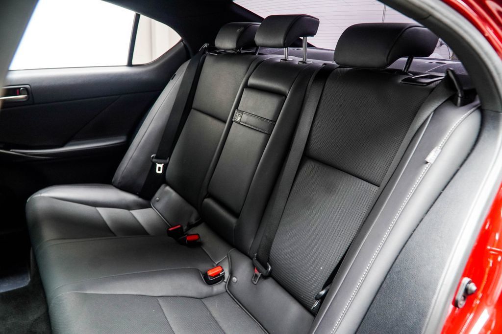 Lexus IS photo 38