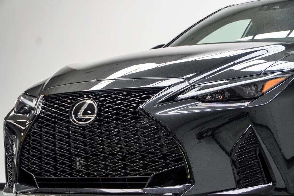 Lexus IS350 photo 2