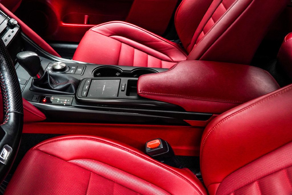 Lexus IS350 photo 20