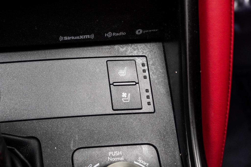 Lexus IS350 photo 24