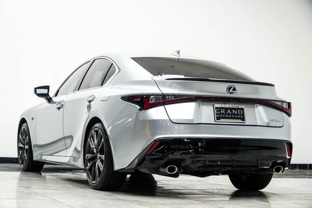 Lexus IS photo 11
