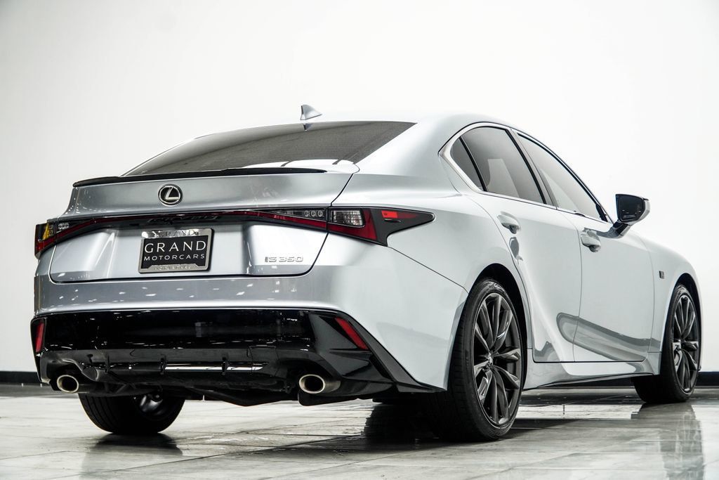 Lexus IS photo 13