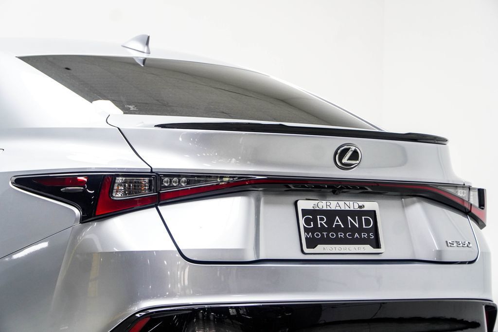 Lexus IS photo 14