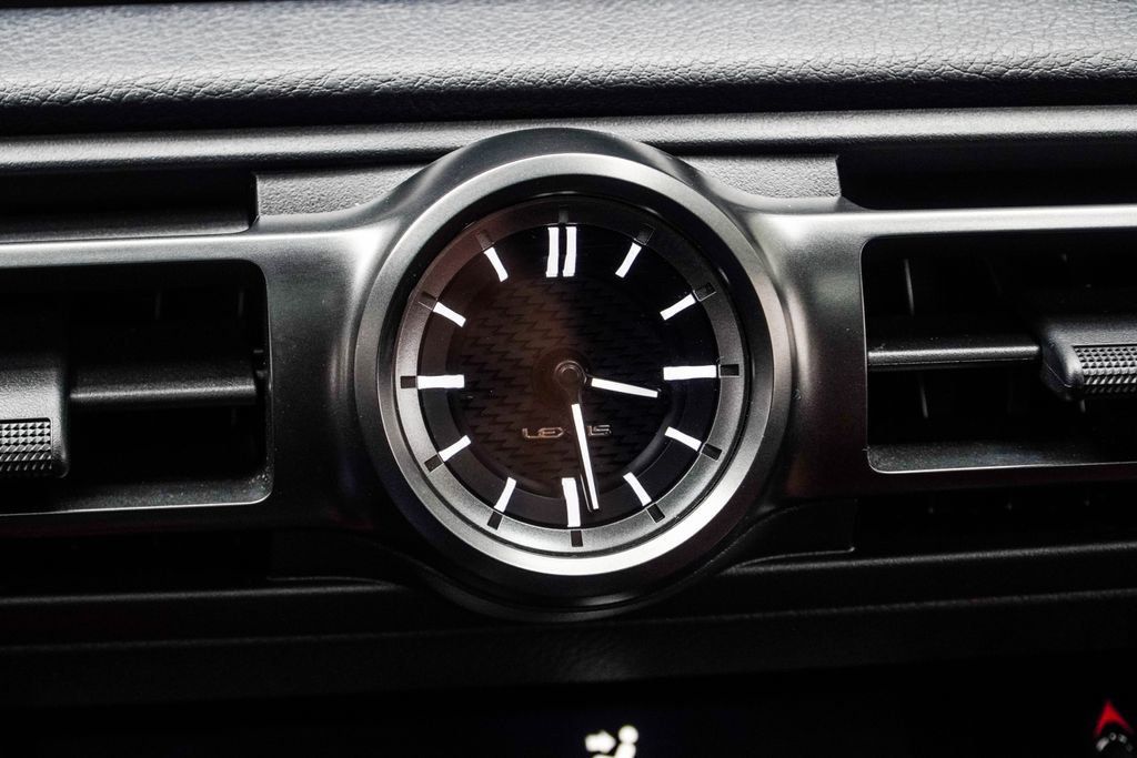 Lexus IS photo 27