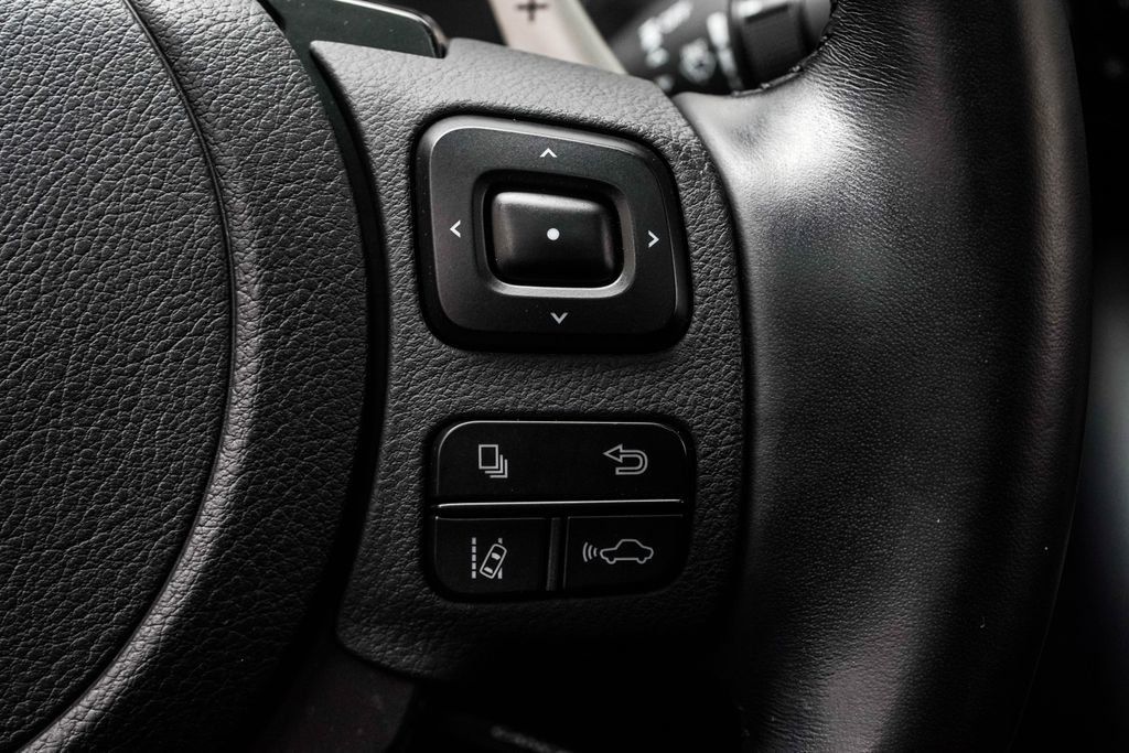 Lexus IS photo 33