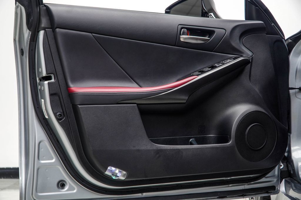 Lexus IS photo 38