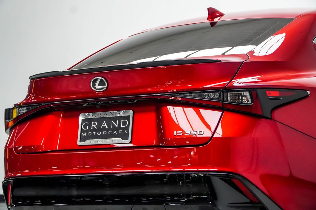 Lexus IS photo 15