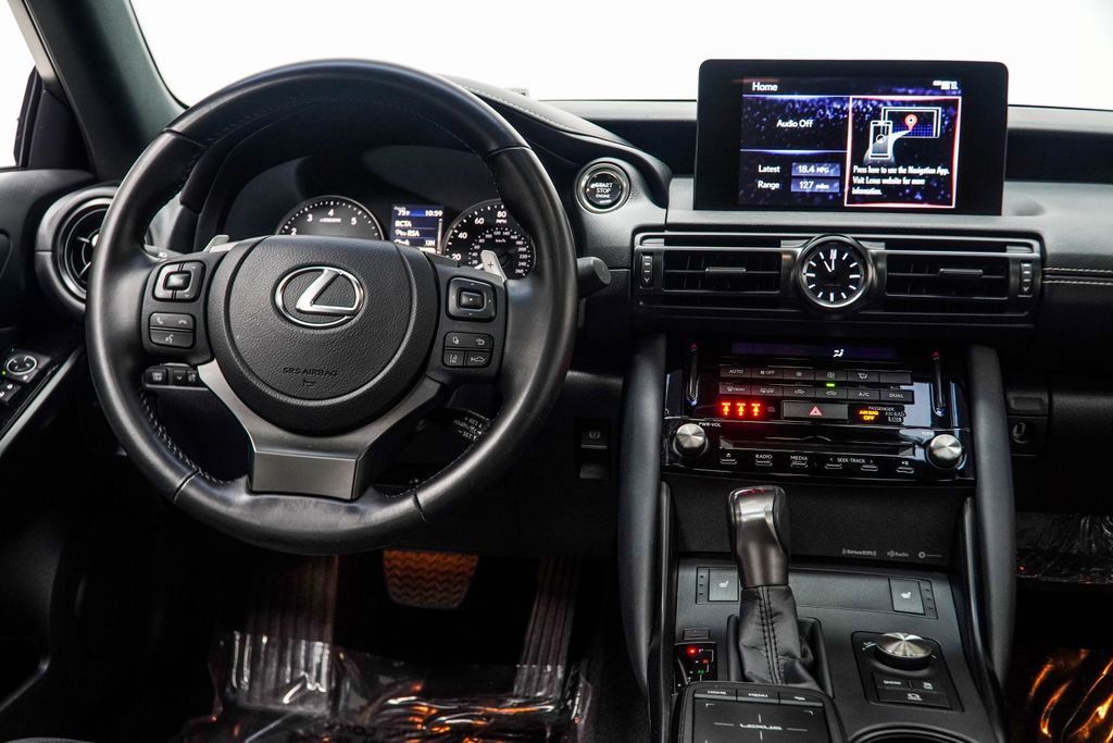 Lexus IS photo 18