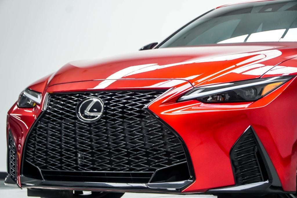 Lexus IS photo 2