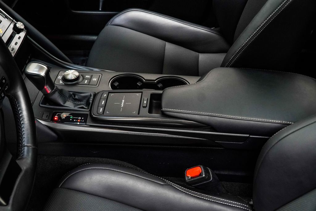Lexus IS photo 21