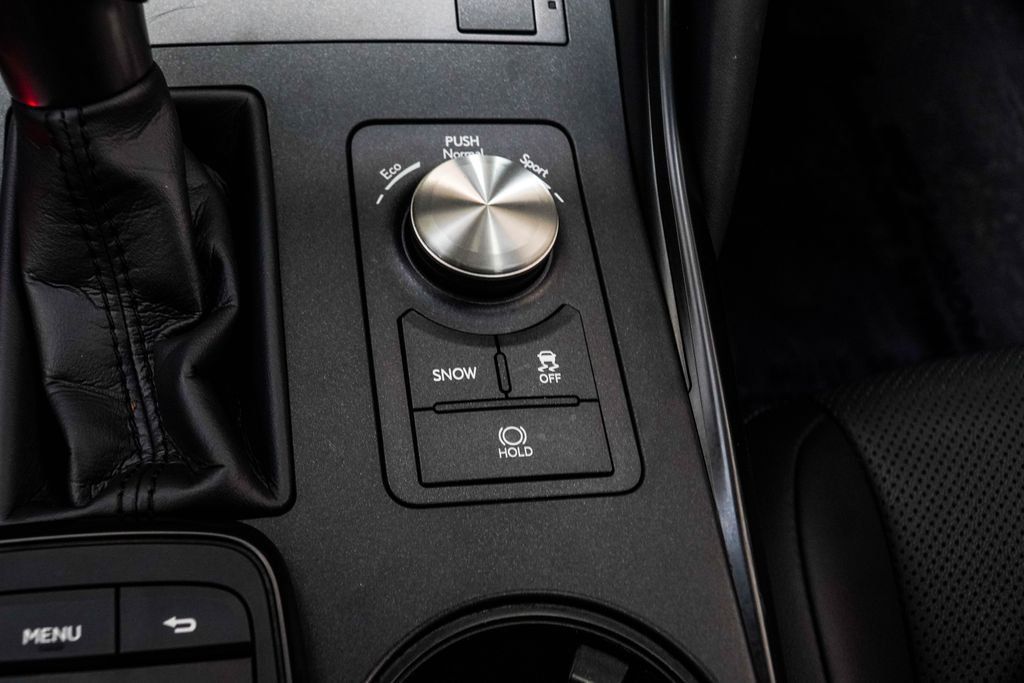 Lexus IS photo 23