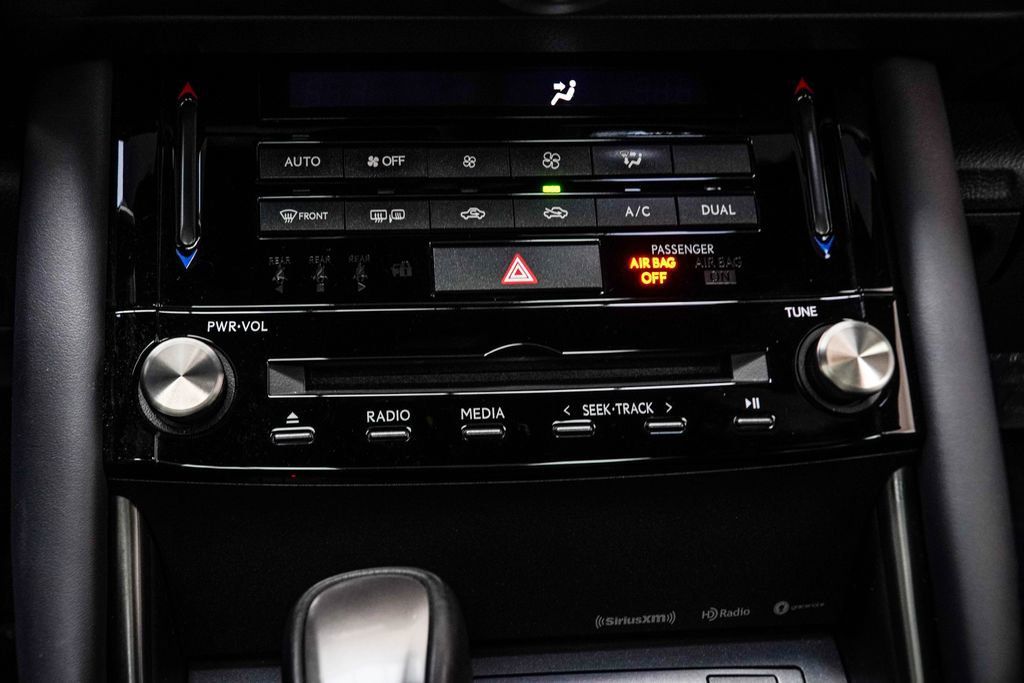 Lexus IS photo 26