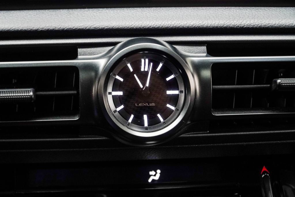 Lexus IS photo 27