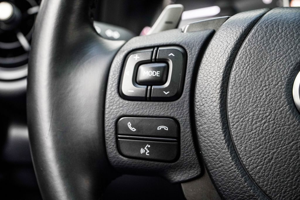 Lexus IS photo 35